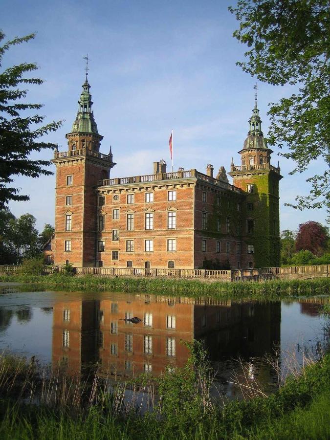 Mysigt Hus I Liten By Naera Havet Ystad Exteriör bild