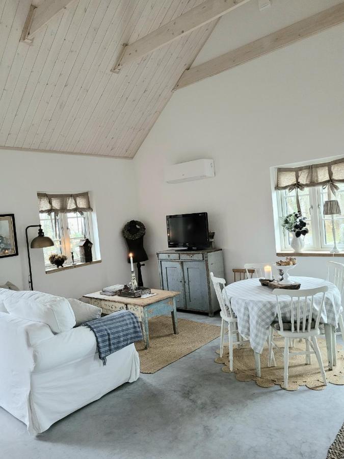 Mysigt Hus I Liten By Naera Havet Ystad Exteriör bild