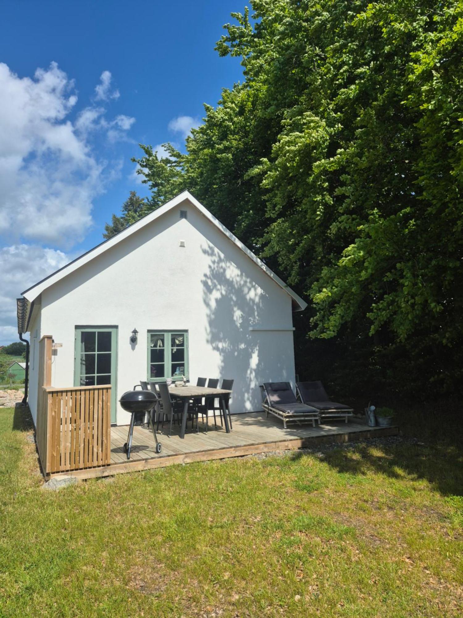 Mysigt Hus I Liten By Naera Havet Ystad Exteriör bild